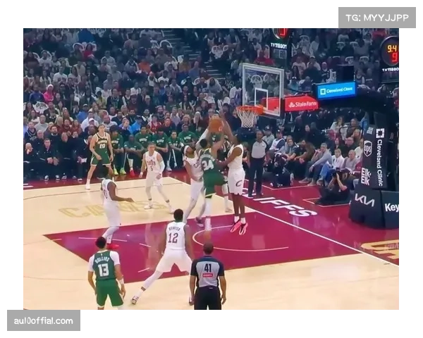 雄鹿队首节火力全开 狂砍47分刷新本赛季单节最高得分纪录