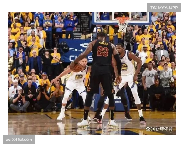 克拉克揭幕战率狂热35分大胜天空,赛后获詹姆斯社交媒体致敬 克拉克揭幕战率狂热35分大胜天空,赛后获詹姆斯社交媒体致敬